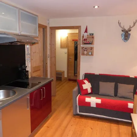 4 Pers, Centre De Valloire, Proche Télécom./commodités, Casier à Skis/balcon - Fr-1-263-535 Valloire